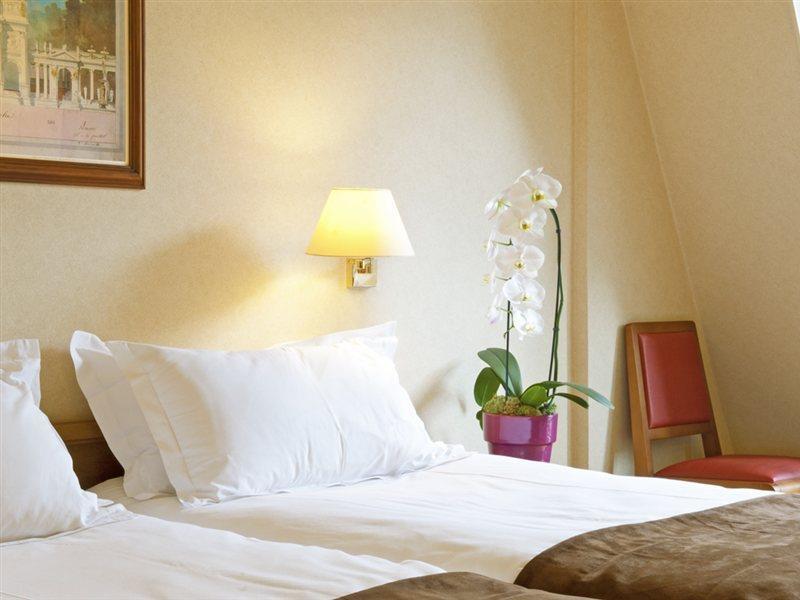 Hotel Touraine Opera Paris Rum bild